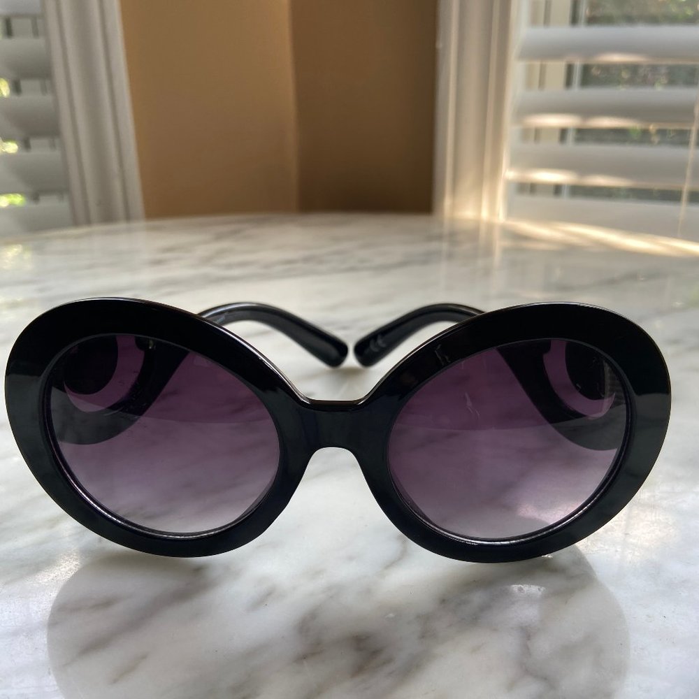 NY Sunglasses Black Round Frame w/ Decorative Arms